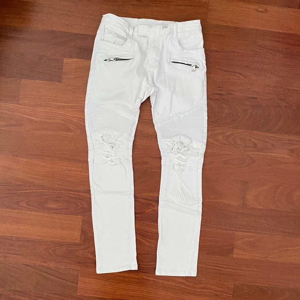 WHITE JEANS
